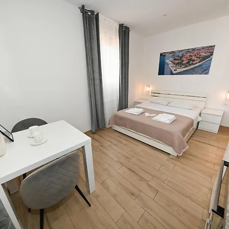 Noma & Apartman Zára