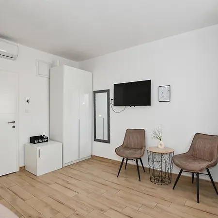 Noma & Apartman Zára